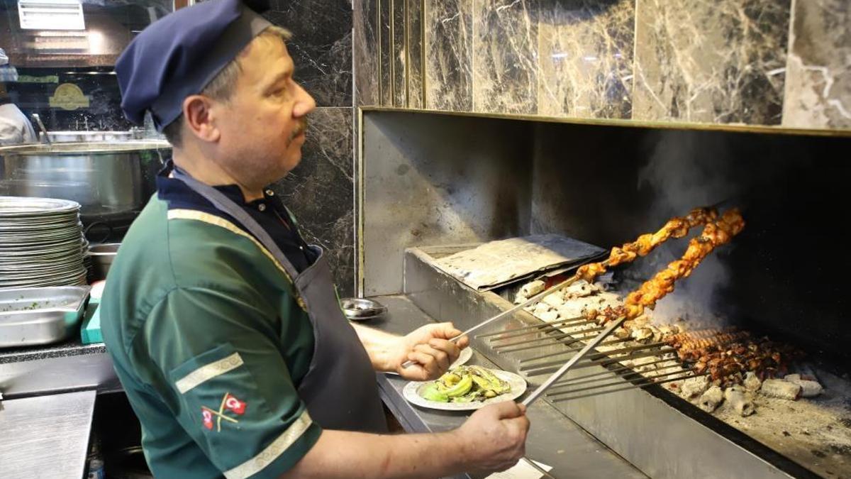 Gastronominin başkentinde A'dan Z'ye her şey var! Yemekleri ve tatlıları adeta damak çatlatıyor
