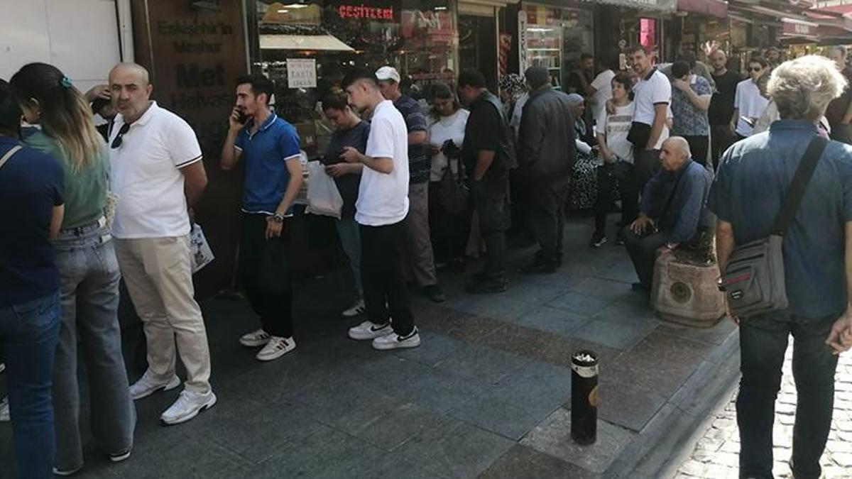 Eskişehirli emekliler yüksek promosyon veren bankalara akın etti! Şubelerin önünde uzun kuyruklar oluştu