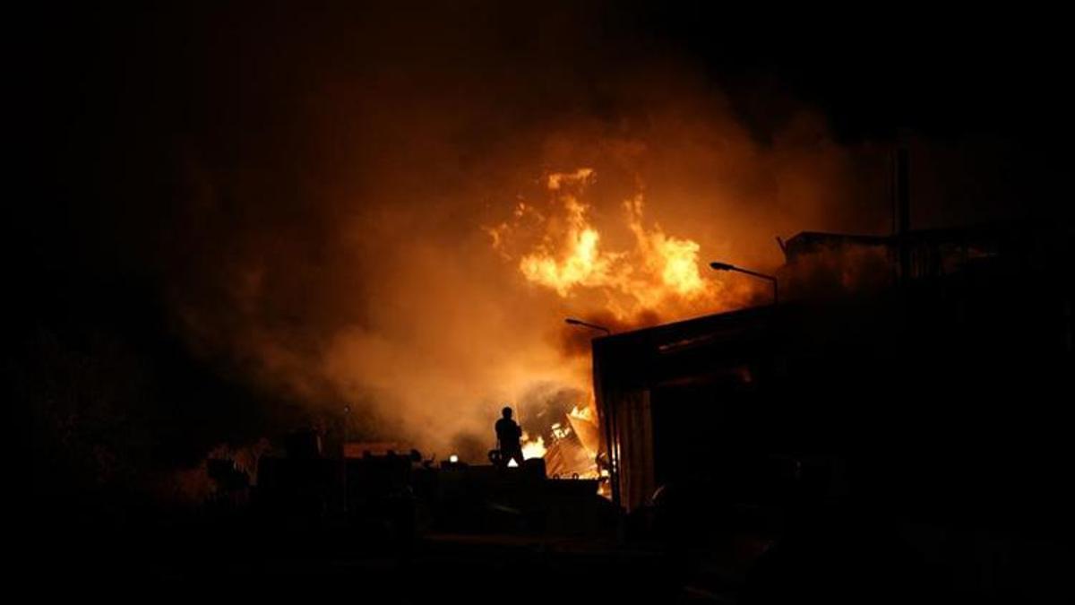 Samsun'da korkutan yangın: Kereste fabrikası alev alev yandı