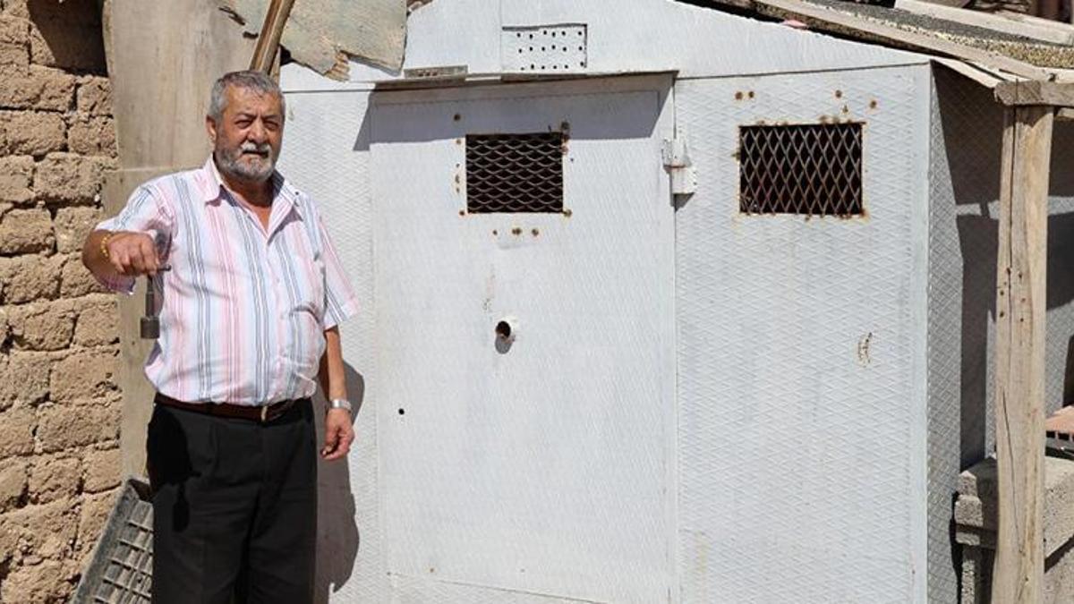 Sivaslı vatandaş bütün servetini bu kafeste saklıyor! Banka kasası gibi sağlamlaştırdığı kafesine Süper Lig ismini verdi