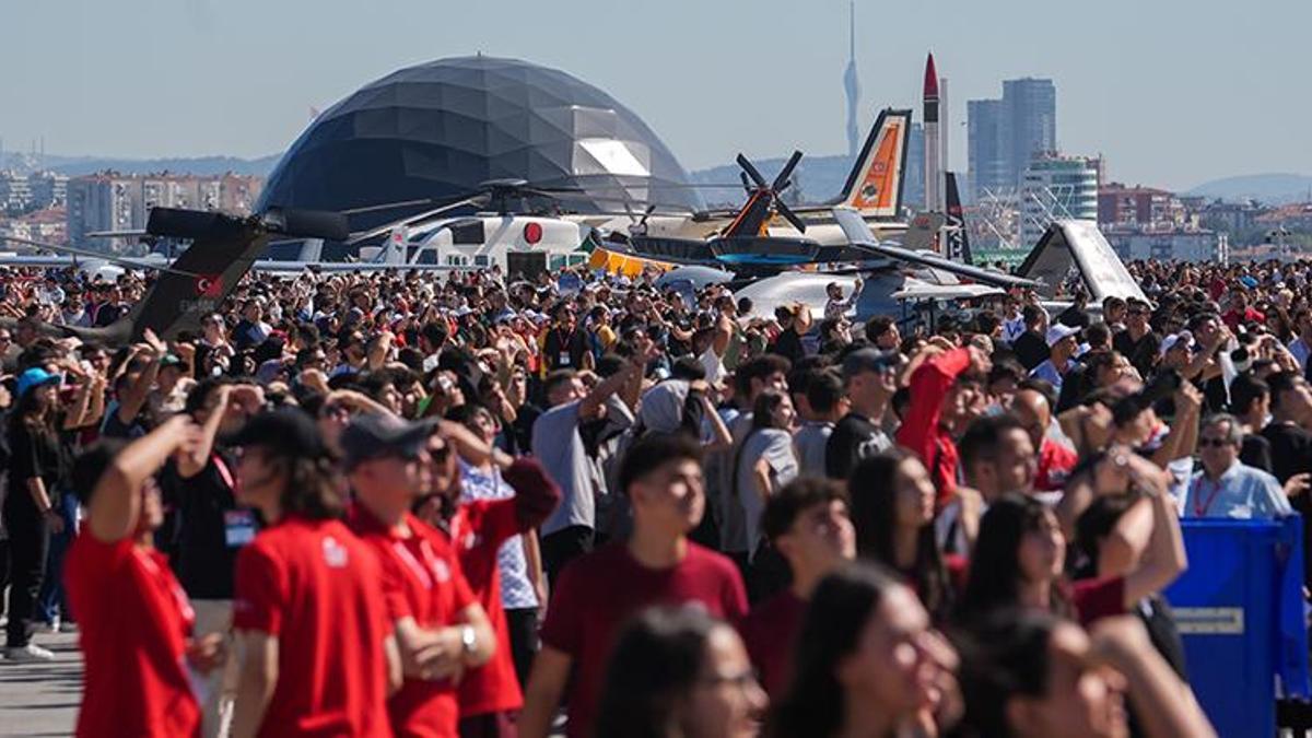 TEKNOFEST İstanbul kapılarını açtı! Selçuk Bayraktar'dan Küre Dijital Ansiklopedi müjdesi