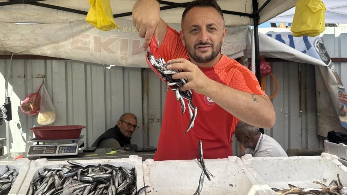 Tezgahlarda hamsi bolluğu! 100 liradan satılıyor