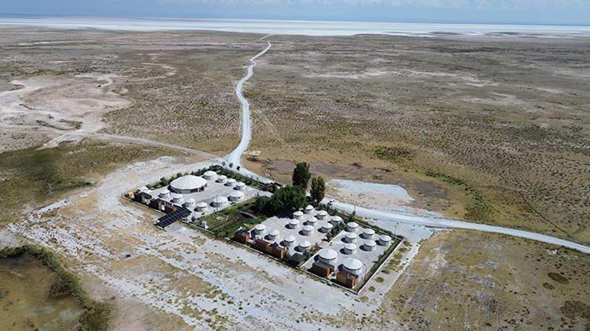 Tuz Gölü'ndeki kıl çadırlar hem şifa dağıtıyor hem de tatil yaptırıyor