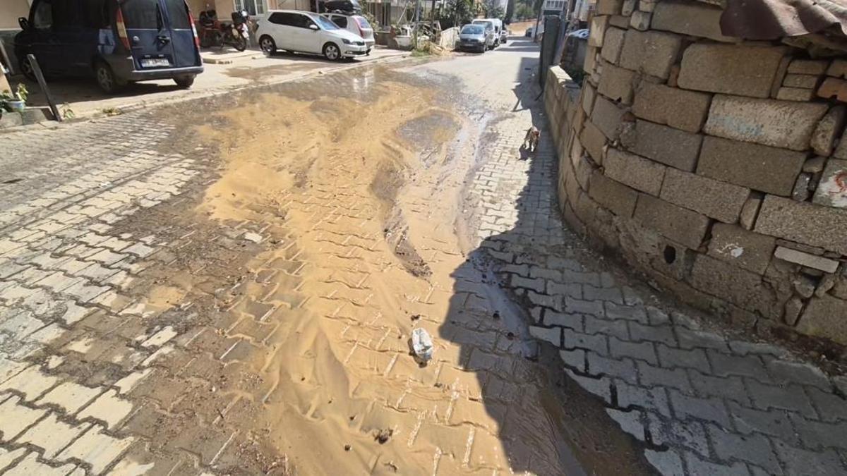 Tekirdağ'da kuraklık uyarısı: Şehrin göbeğinde tonlarca su boşa akıyor!