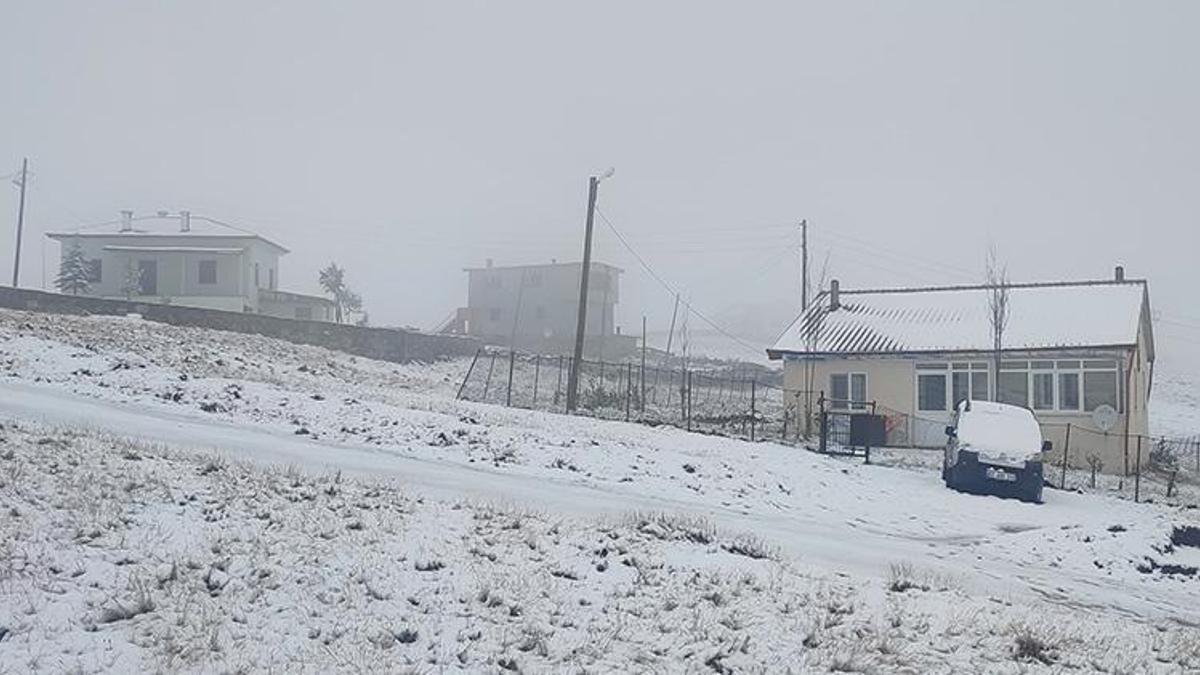 Eylül ayında Karadeniz beyaza büründü! Trabzon, Rize, Gümüşhane ve Bayburt'a kar yağdı