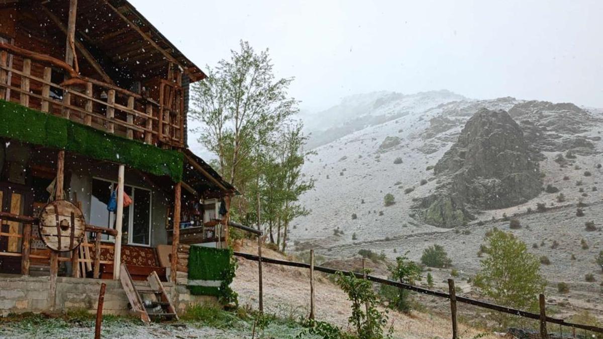 Türkiye'ye kar yağmaya başladı! O ilde köyler beya…