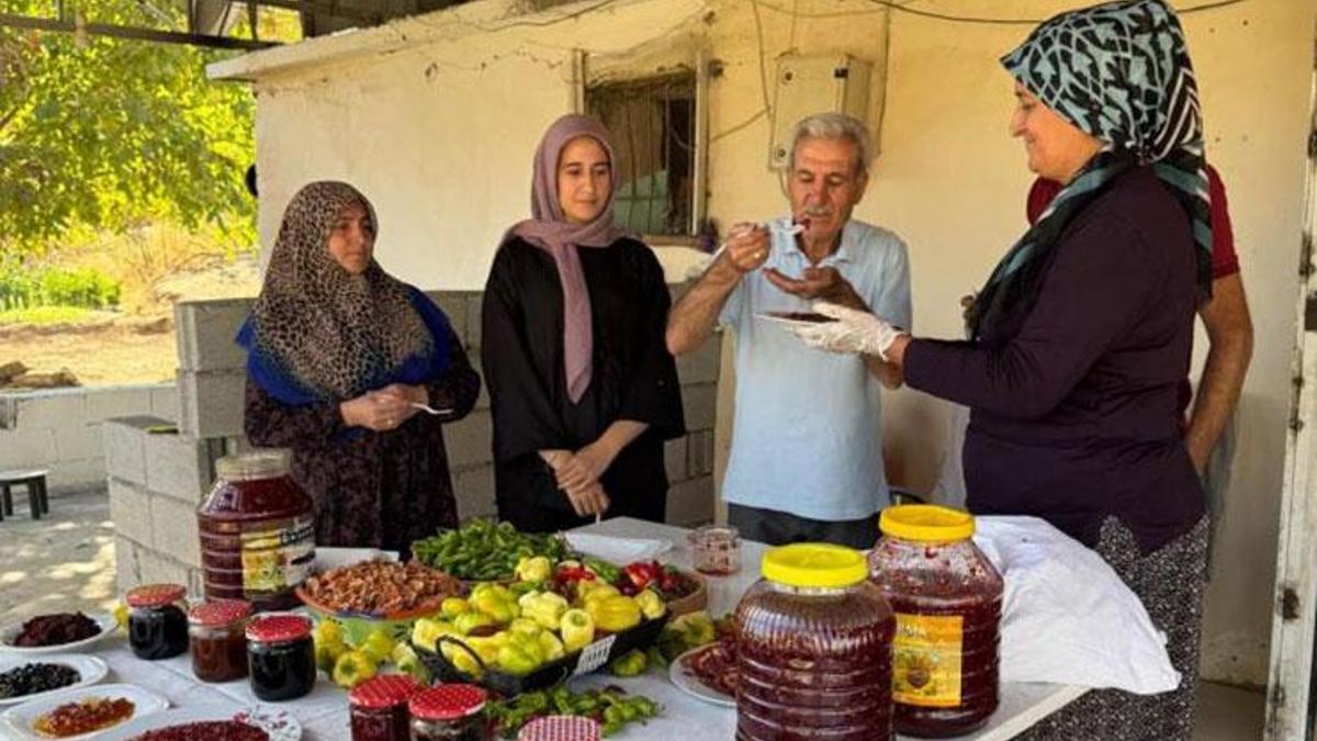 Girişimci kadın, ailesiyle birlikte bu işe girdi! Şimdi siparişlere yetişmekte zorlanıyor