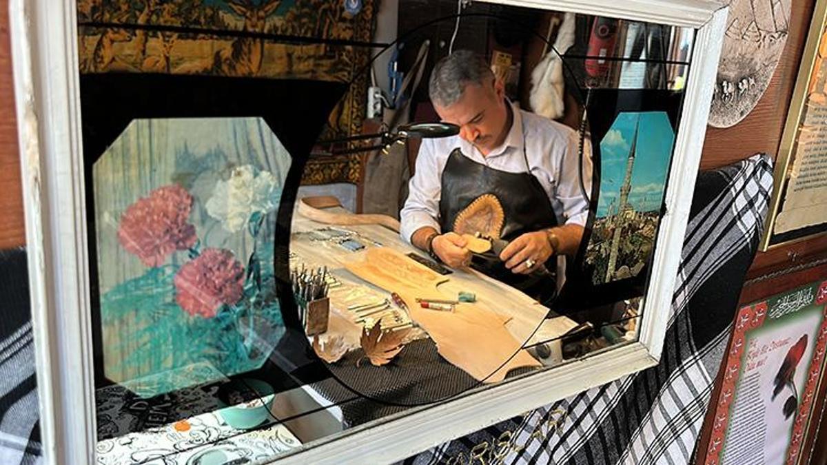 Kütahyalı vatandaş satın aldığı çakı kılıfını beğenmeyince gidip eğitimini aldı! Şimdi usta olarak eğitim veriyor