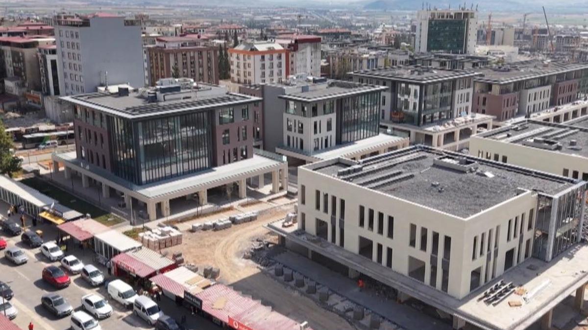 Deprem öncesi ve sonrası bir şehrin değişimi! Yıkılan yapıların yerine yeni projeler yükseliyor