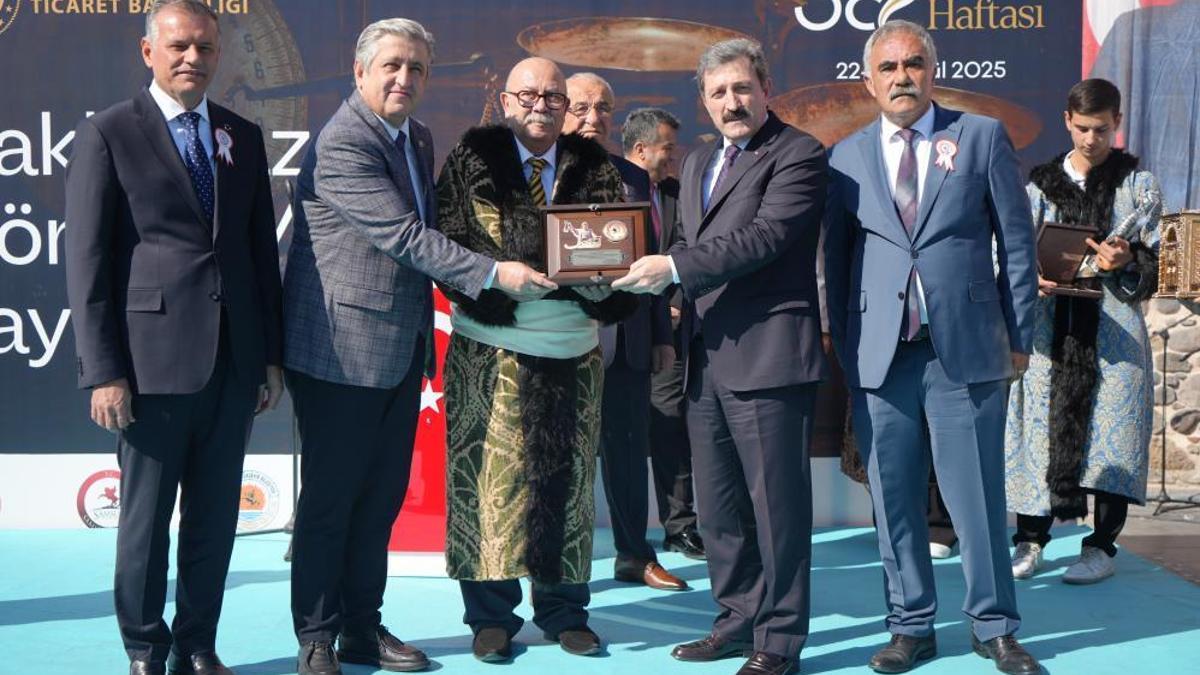 Samsun'da ahi haftası kutlamalarına yılın ahisi 55 yılık demir döküm ustası oldu