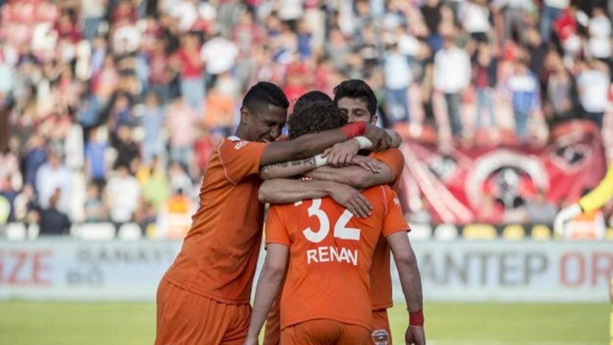 Adanaspor'da maaş krizini O çözdü! Başkandan ses çıkmadı