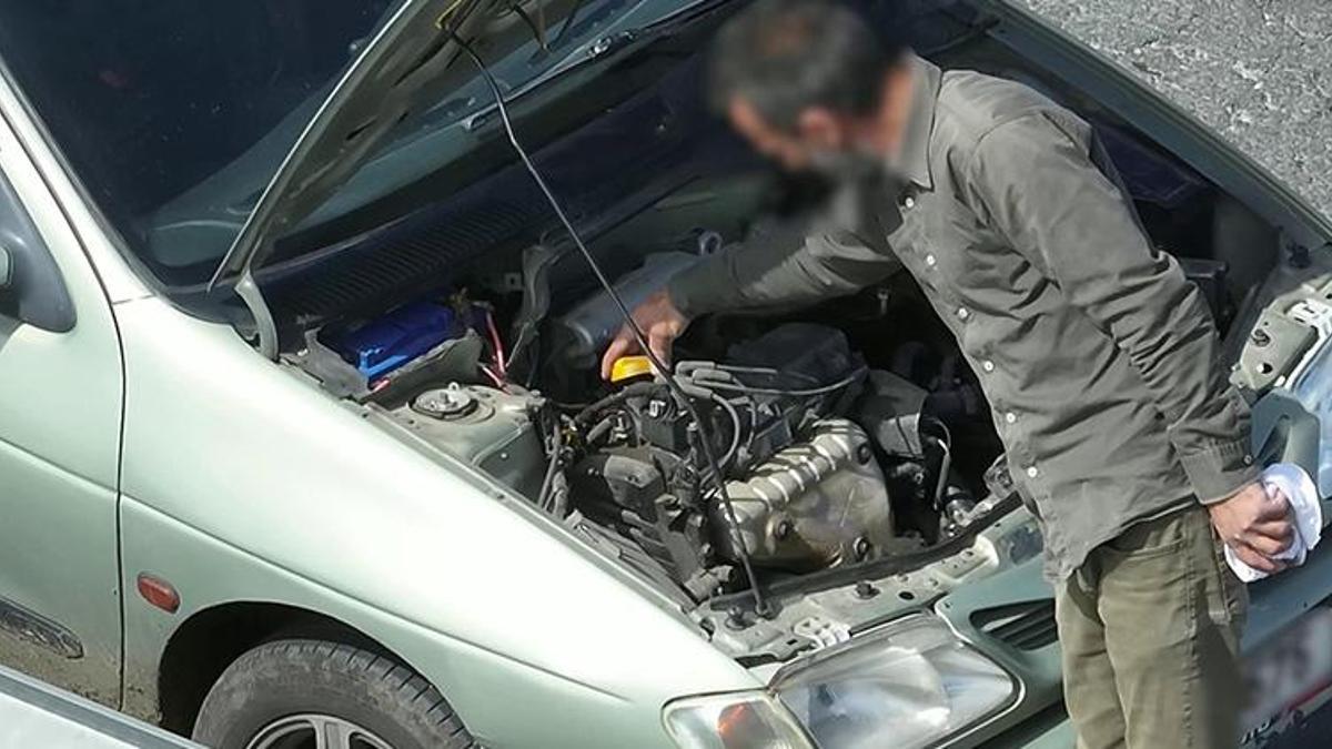 Kars'ta polislerin denetim yaptığını gören sürücü aracını emniyet şeridinde durdurdu! Gerçek sebebi kısa sürede anlaşıldı