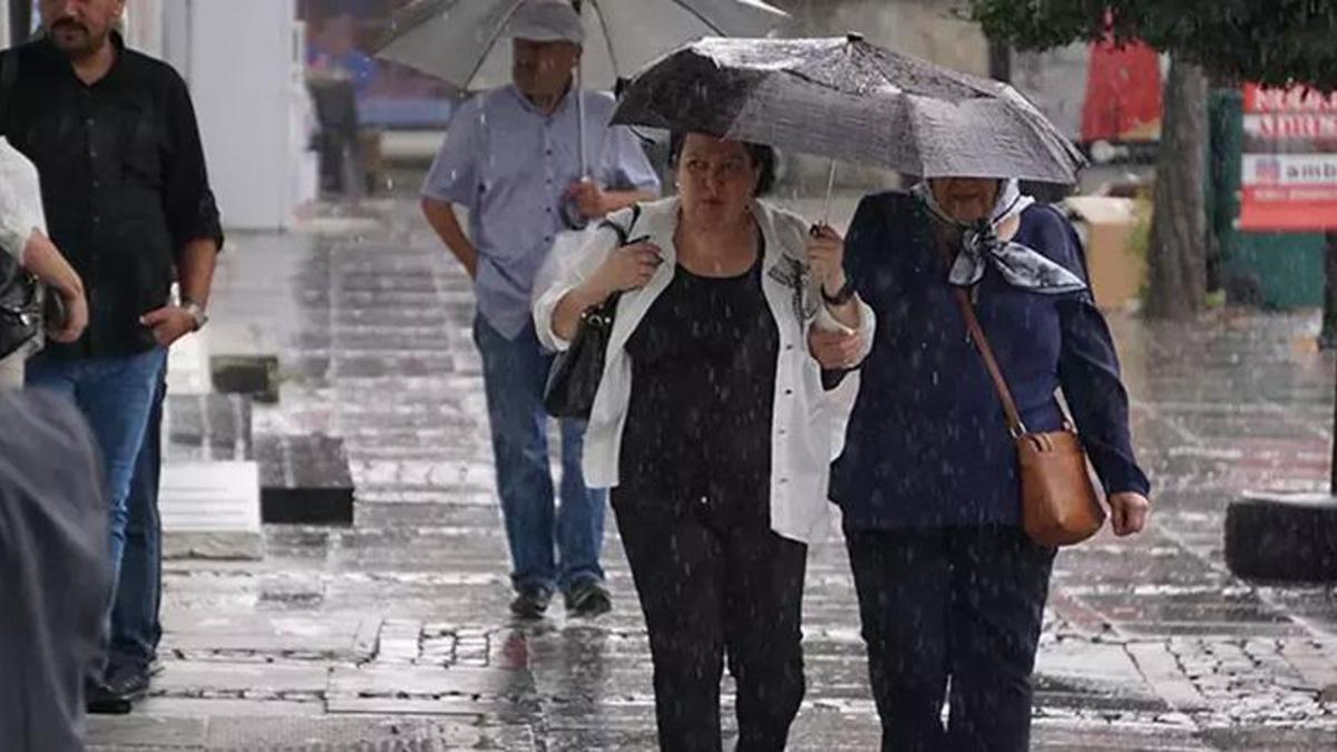 Meteoroloji saat verip uyardı! 11 ilde sağanak ve fırtına alarmı!