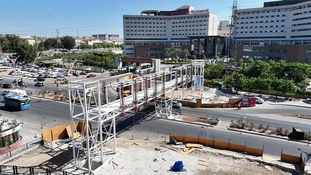 Adana Şehir Hastanesi önünde tehlikeli geçişler son buluyor! Güvenlik üst seviyeye taşınacak