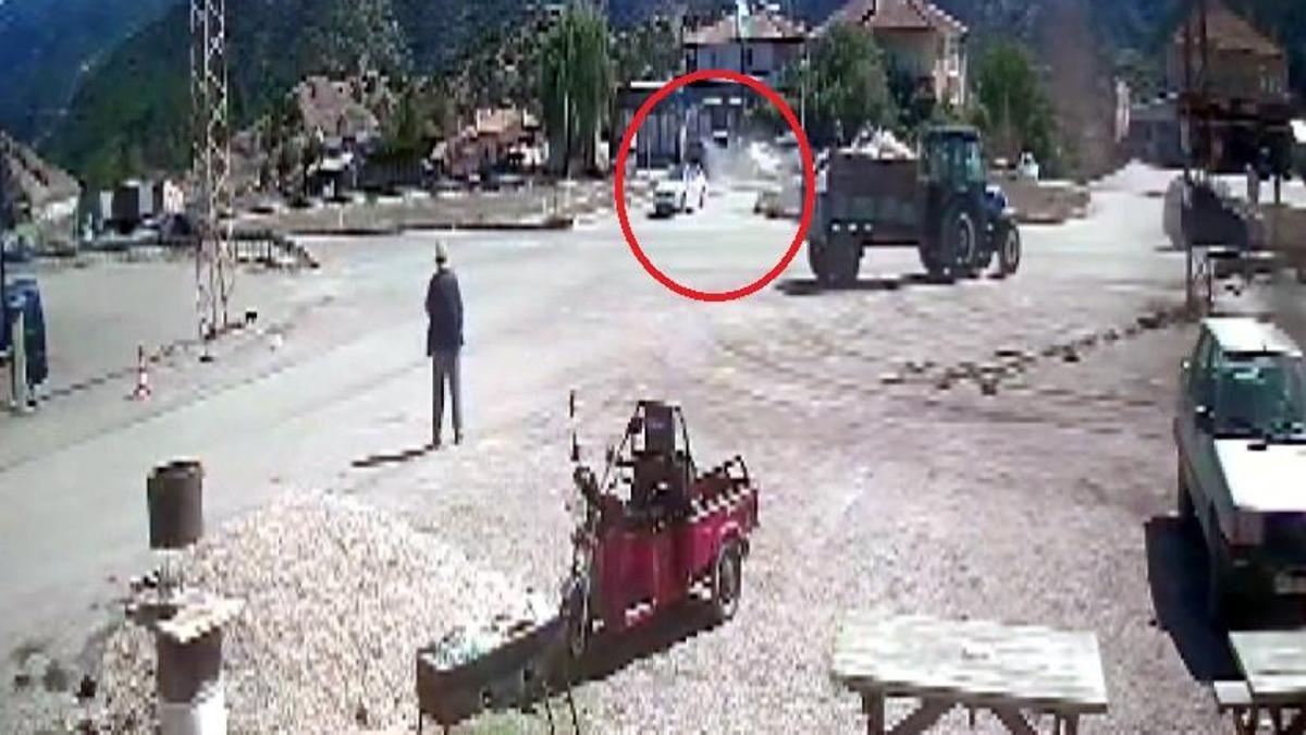 Otomobiller çarpıştı; 2 yaralı