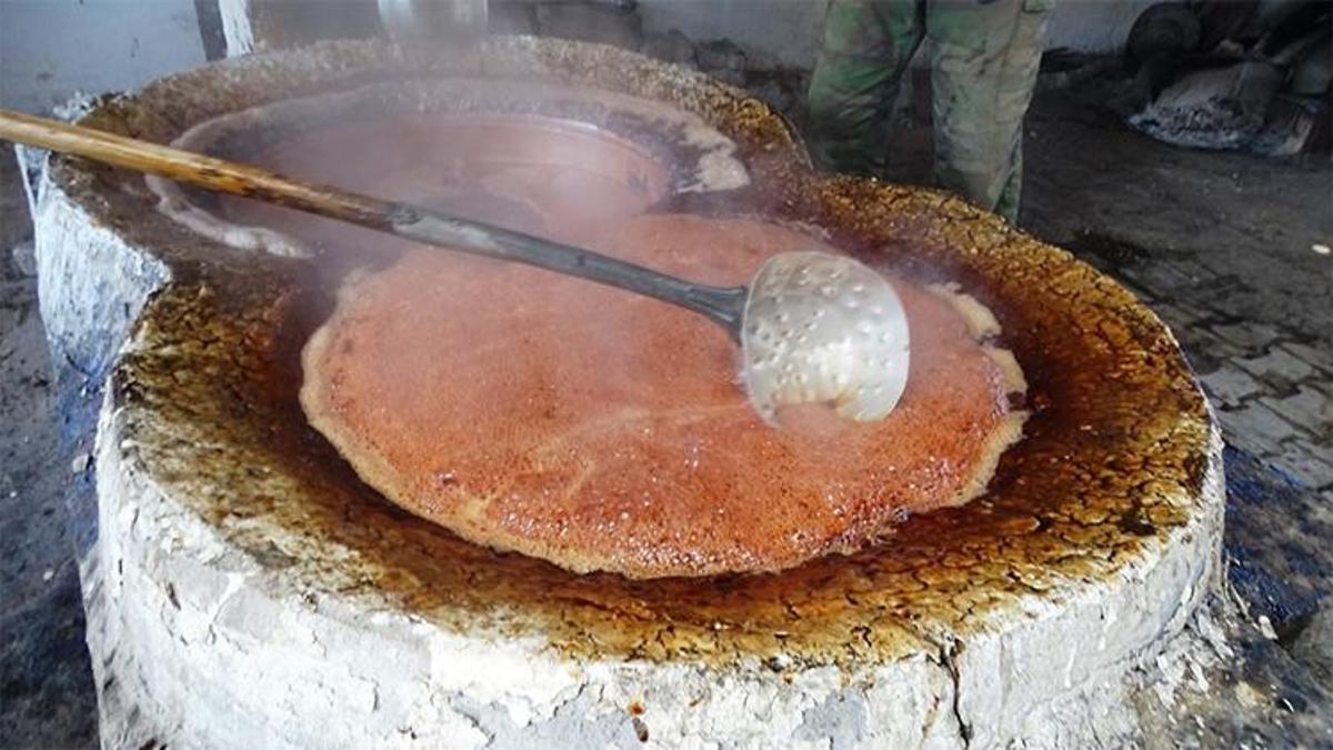 Ne makine ne de fabrika! Kazanlar kaynıyor, asırlık gelenek yaşatılıyor