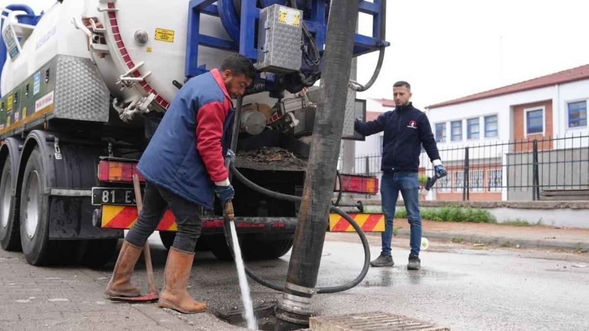 Düzce'de başladı: Yağışlar artınca belediye harekete geçti