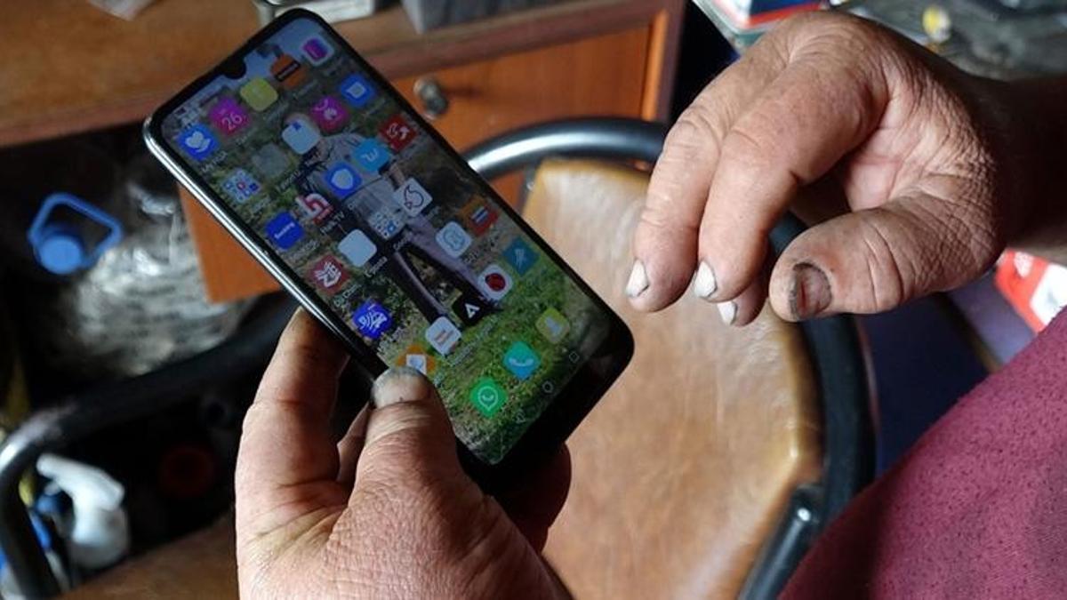 Telefonunu masada unutunca hayatı kabusa döndü! Yarım saatte banka hesapları boşaltıldı