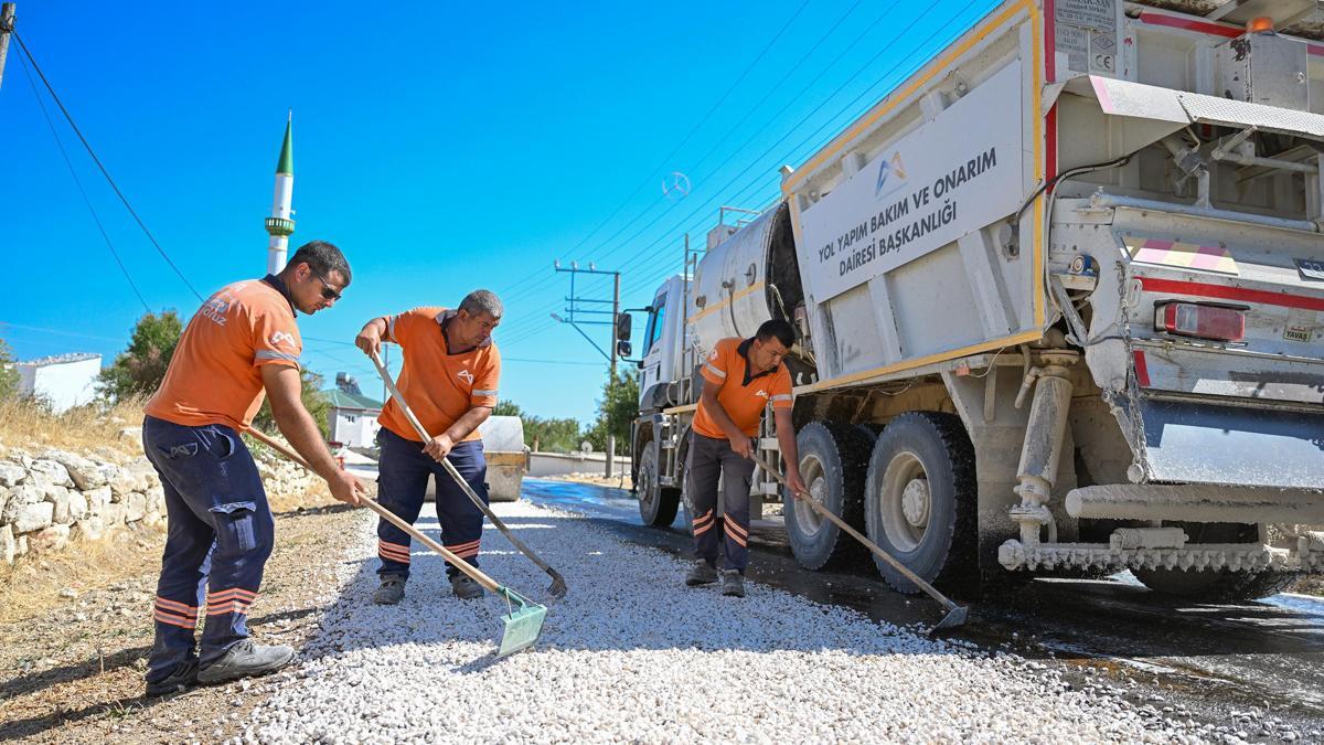 Gülnar’da asfalt çalışmaları kırsalda ve merkezde hızla tamamlanıyor