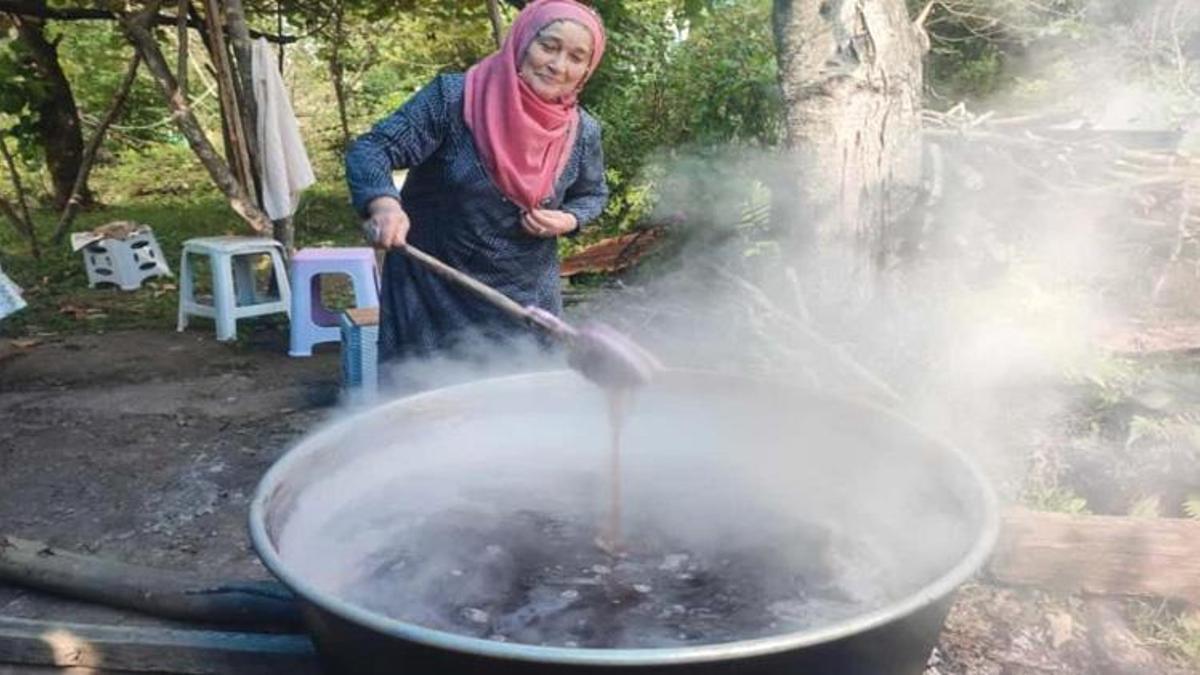 Kazanlar kaynamaya başladı! Köy halkı bir araya gelip el birliğiyle şifa üretiyor