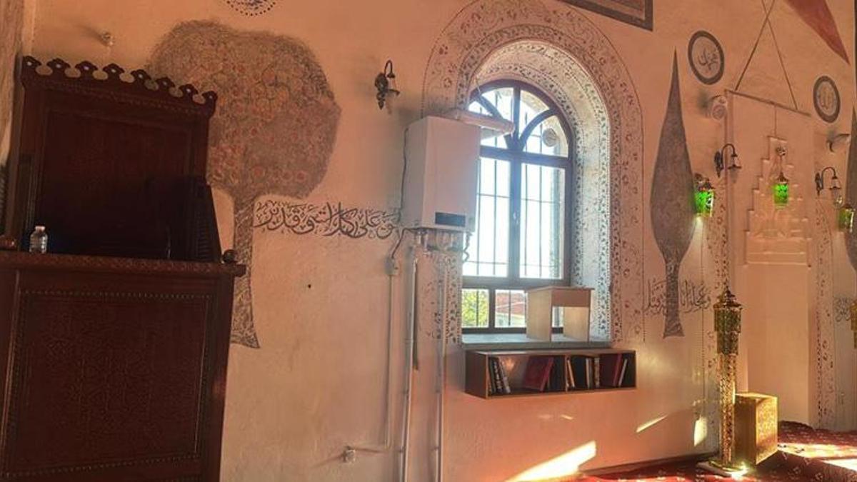 Eskişehir'de skandal görüntü! 139 yıllık camiye kombi taktılar