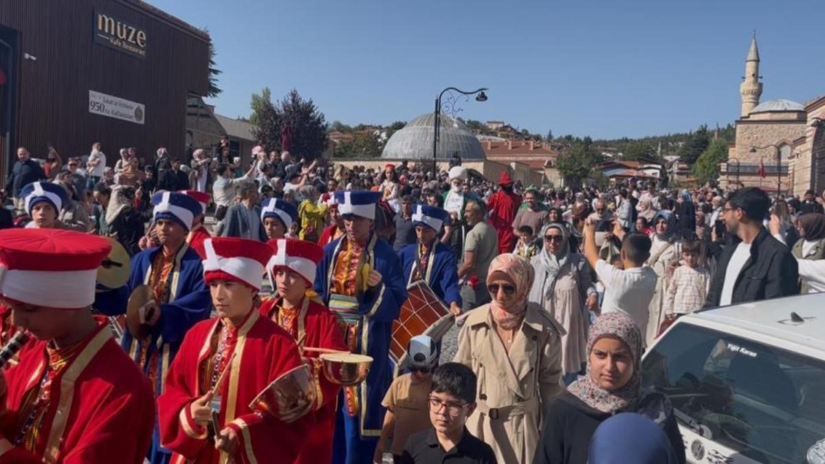 Osmanlı geleneği Tokat'ta canlandı: Asırlık geleneği mehteran yürüyüşüyle okul yılına taşıdı!