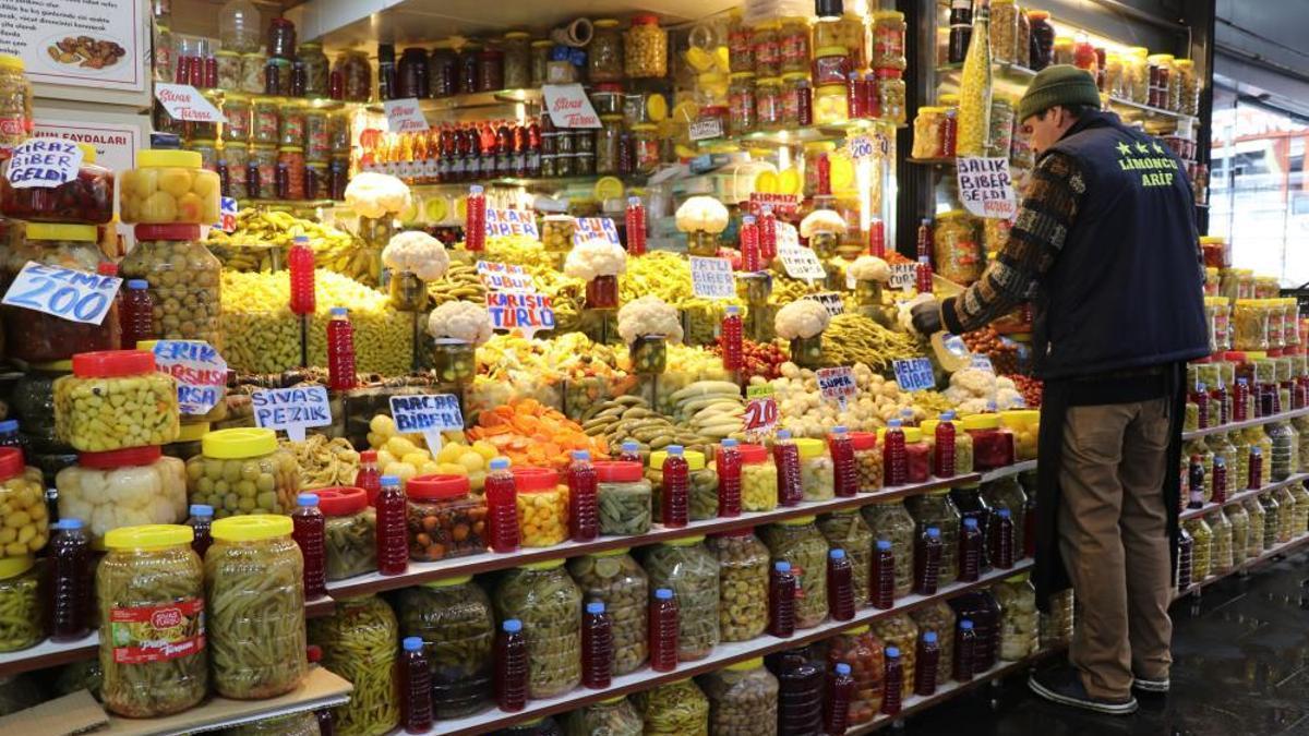 Kış hazırlıkları tamamlanıyor! Tezgahlar renkli, fiyatlar cebe uygun