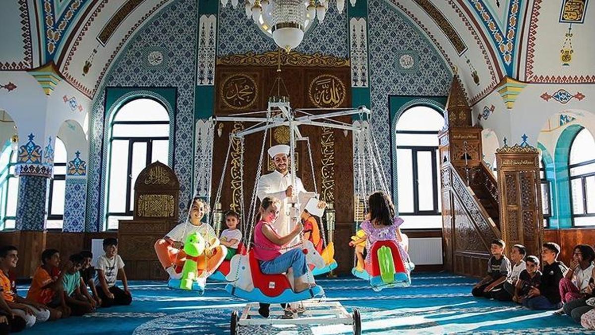 Van'da çocuklar camilerde düzenlenen etkinlikle eğlenceli vakit geçirdi
