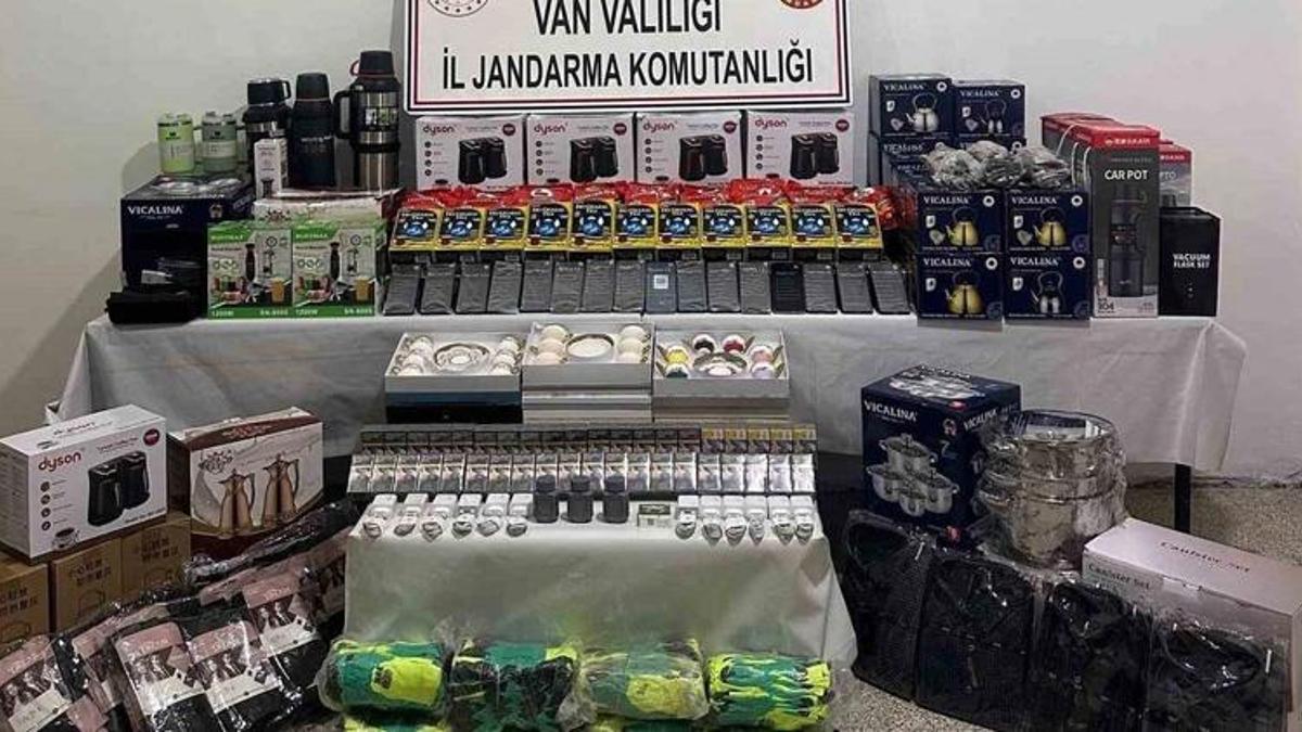 Van'da gümrük kaçağı malzemeler ele geçirildi