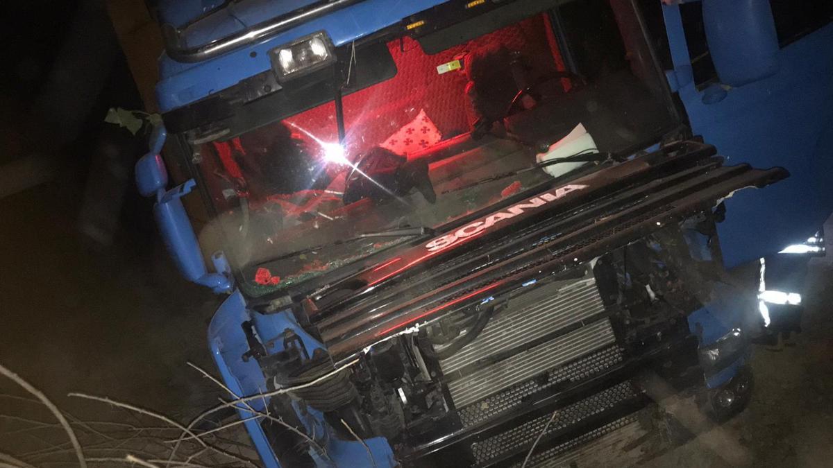 Çeltik tarlasına giren TIR'ın şoförü öldü