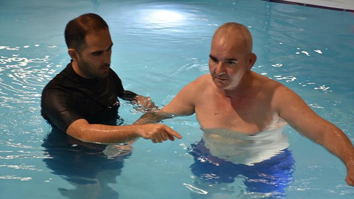 Çanakkale'de yürüme yetisini kaybeden vatandaş şifayı İzmir'de buldu! Özel tedaviyle yürümeye başladı