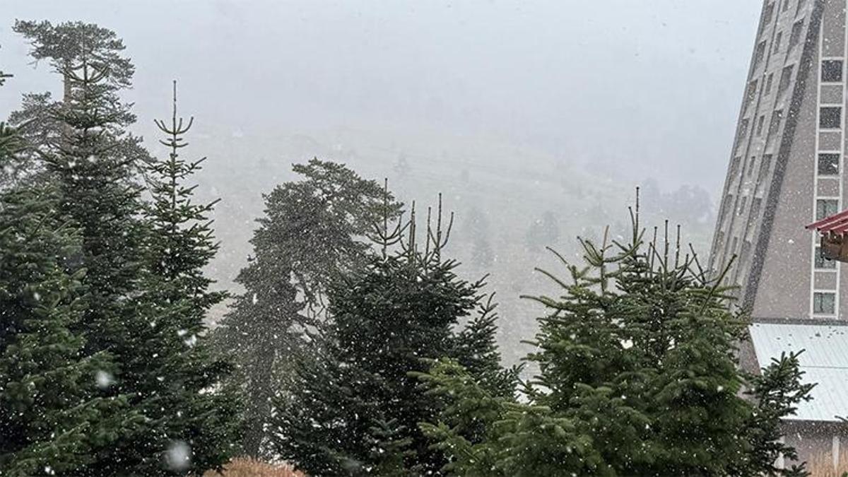 Lapa lapa kar yağışı başladı! Bolu hazırlıksız yakalandı, İstanbul'un yanı başında beyaz sürpriz
