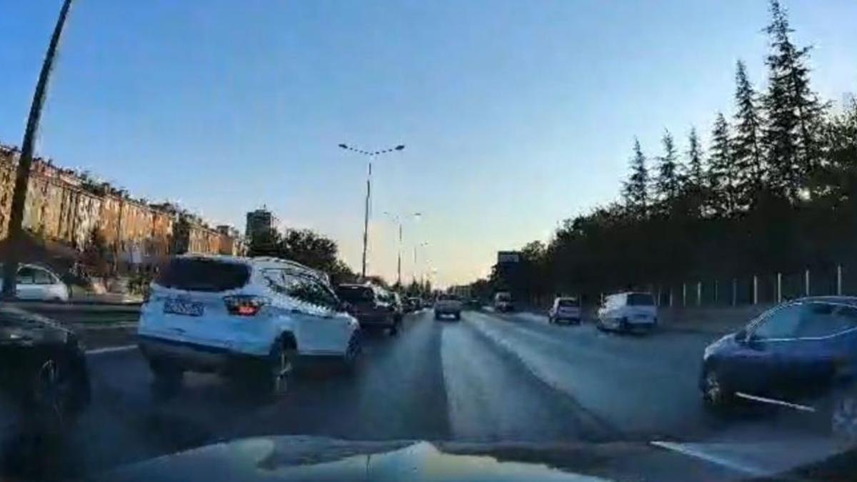 Eskişehir çevreyolunda dehşet anları: Son anda frene bastı, kazayı görüp yavaşlayana arkadan böyle çarptı!