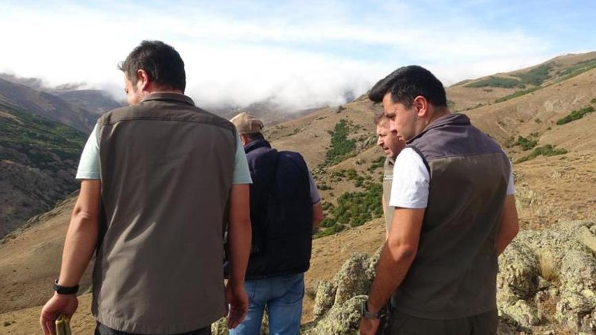 Tarlalara giriyor sonra gözden kayboluyor! Köylüler ne yapacağını şaşırdı! Herkes onu arıyor!