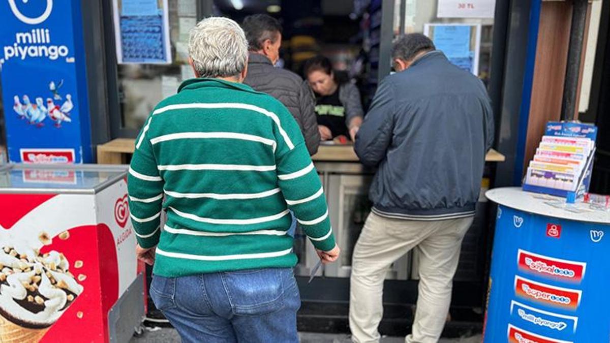 Ordu'da 300 liraya Kazı Kazan oynayan inşaat işçisi milyonluk oldu! 'Sevinçten öyle bir titredi ki sakinleşmesi için su verdik'