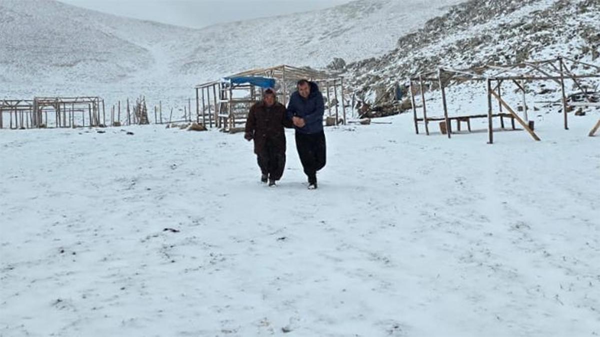 Adana'ya lapa lapa kar yağdı! Feke'de beyaz esaret başladı