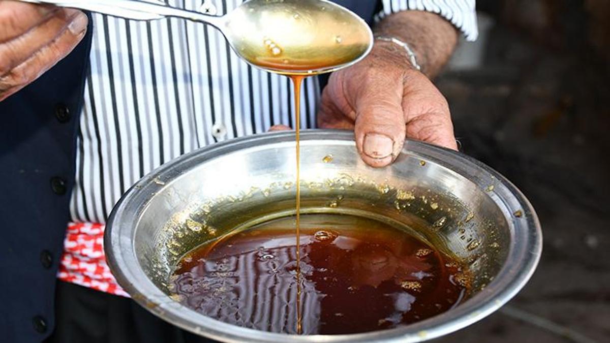 Batmanlı üreticiler mezrone üzümüyle para basıyor! Kazanlarda saatlerce kaynıyor, litresi altın değerinde!