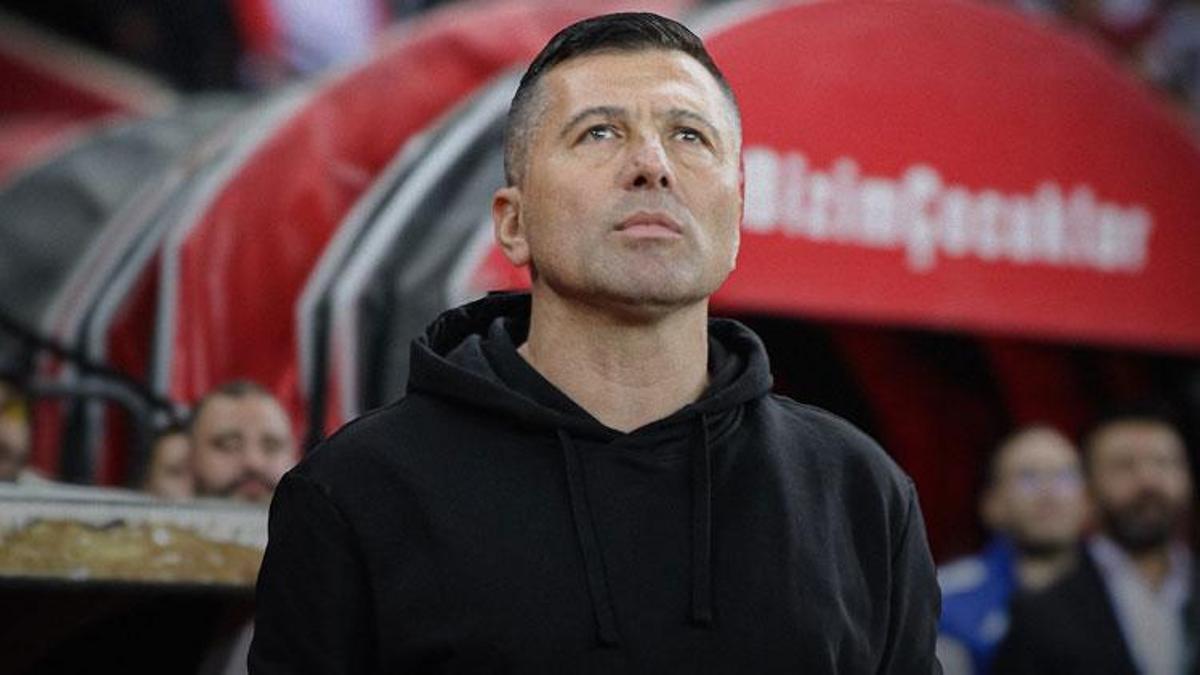 Eskişehirspor'da teknik direktör Serdar Göçerler ile yollar ayrıldı! Ayvalıkgücü yenilgisi ipleri kopardı