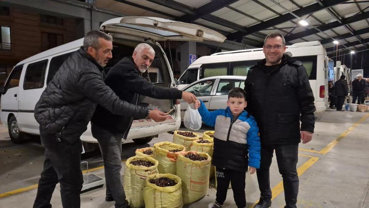 Soğuk havaların vazgeçilmezi tezgahlarda yerini aldı! Bu sene mahsul az olduğu için fiyatı 400 liraya çıktı