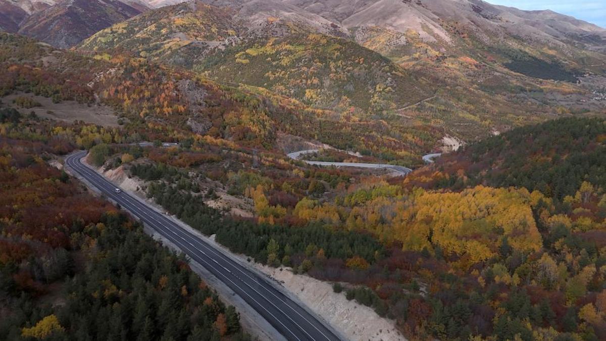 Sivas'ta Kartpostallık manzara! Sonbaharda adeta yağlı boya tablosuna dönüştü