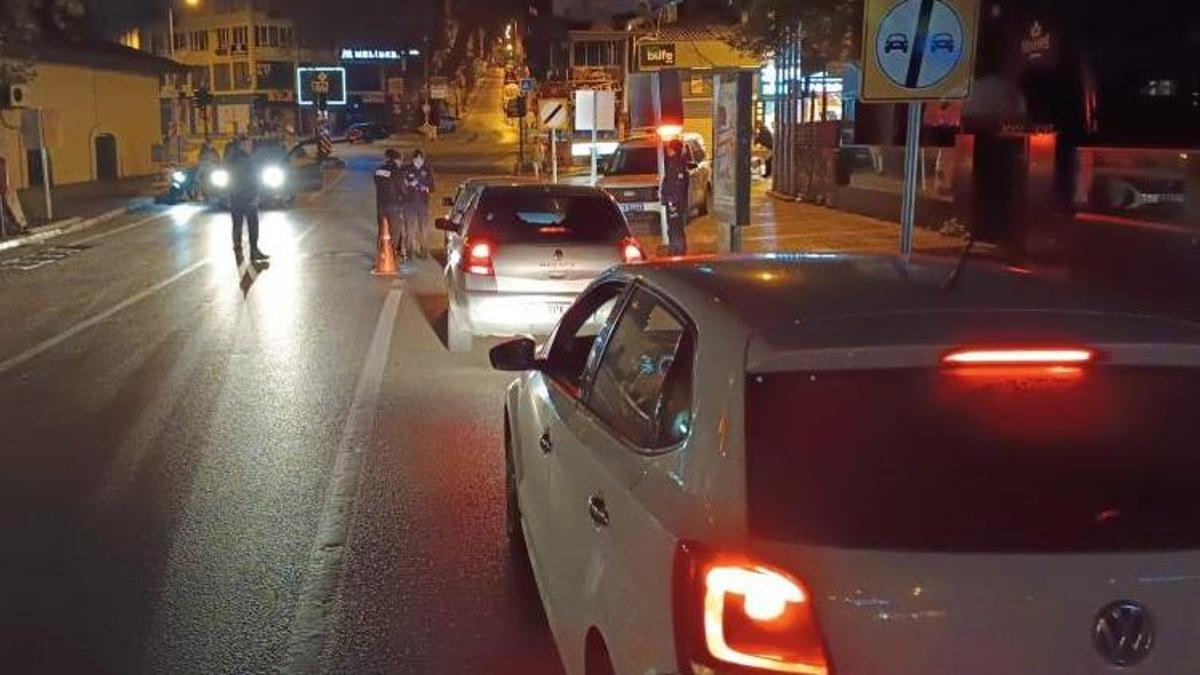 Gaziantep'te yoldan geçen araçtan çuval çuval çıktı! Tam 510 bin adet ele geçirildi