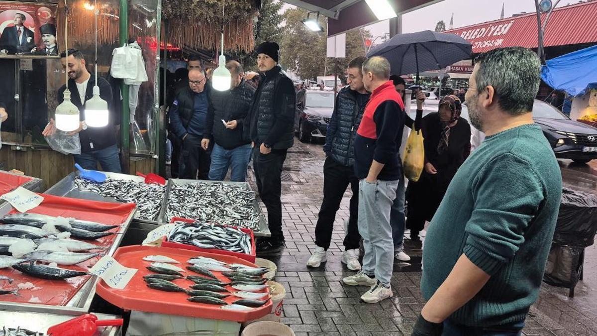 Tezgahlar iyice şenlendi! Bu balığın kilosu 50 liraya kadar düştü