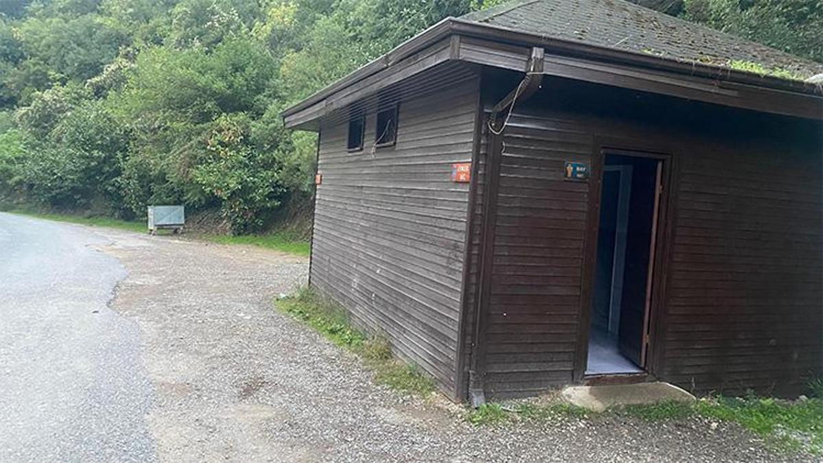 Kocaeli'de mesire alanındaki şadırvanı tahrip ettiler