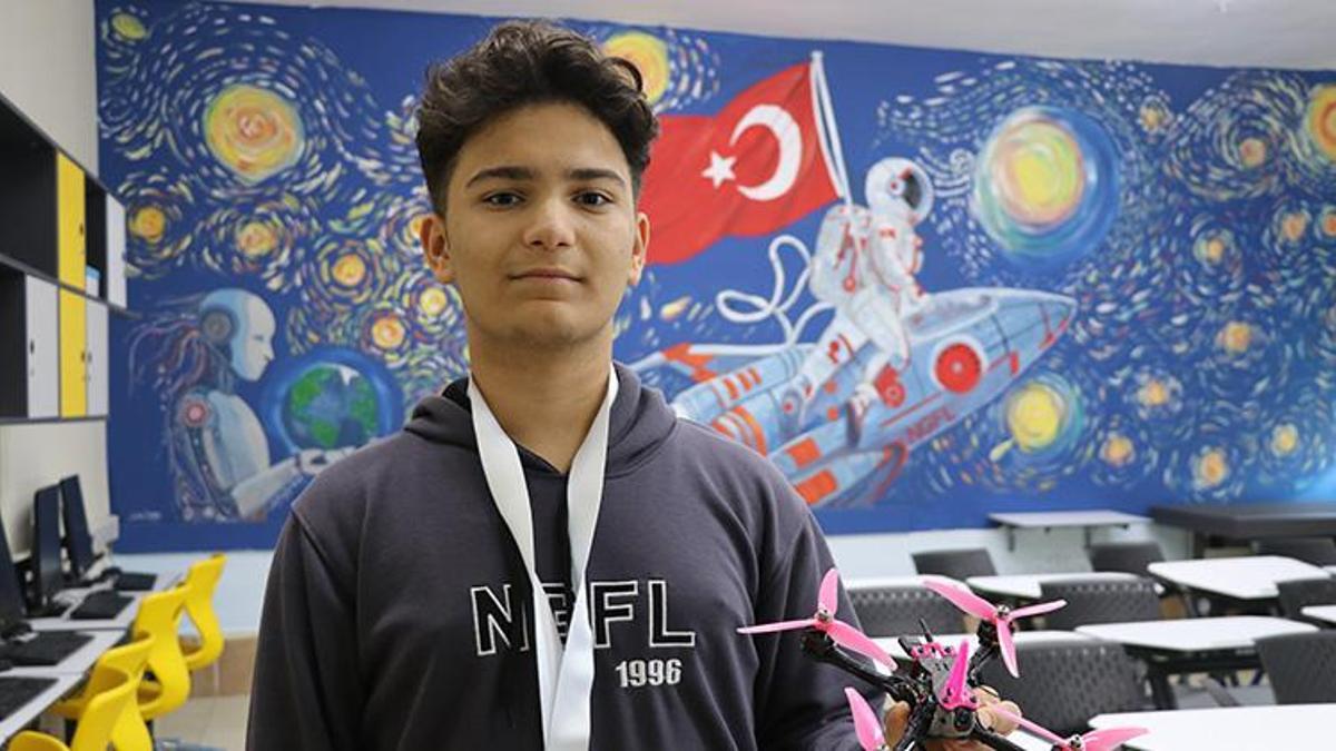 Kütahyalı lise öğrencisinden Kazakistan'da büyük başarı! Yaptığı projeyi ülkeye almadılar ama o vazgeçmedi