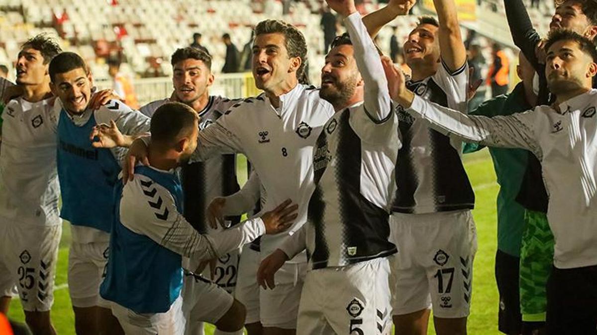 Altay son dakika golüyle kazandı, şimdi de Karşıyaka'ya bilendi