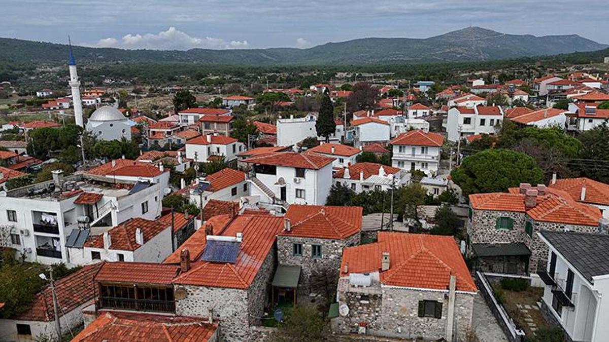 Dünyanın gözü İzmir'deki o köyde! Korkuluklarıyla ilgi gören Barbaros, 'turizm köyü' ünvanıyla öne çıkacak