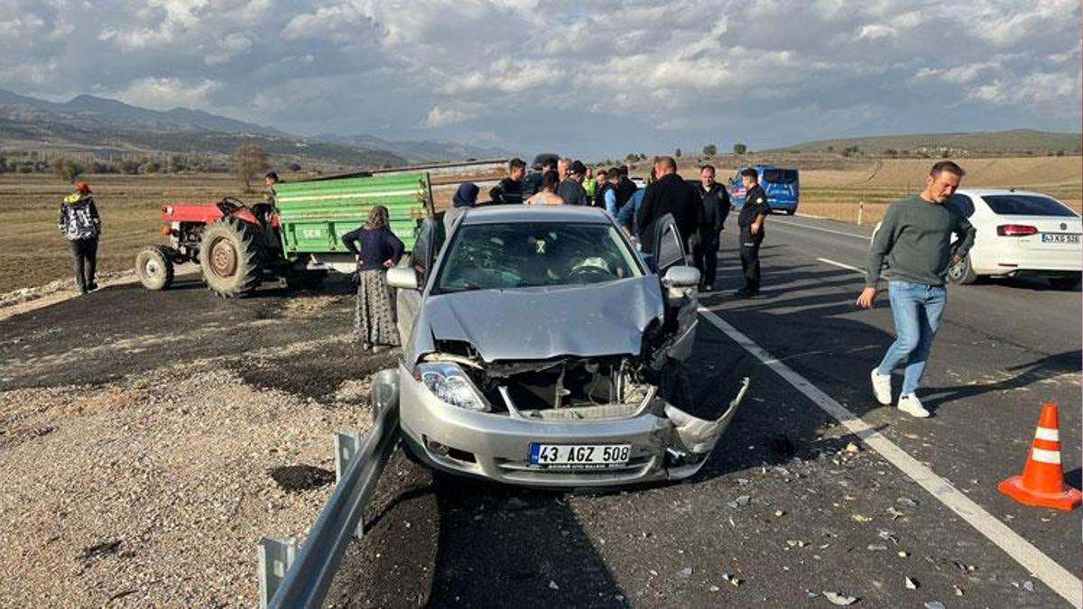 Kütahya Hisarcık’ta traktörle otomobil çarpıştı: 1 yaralı