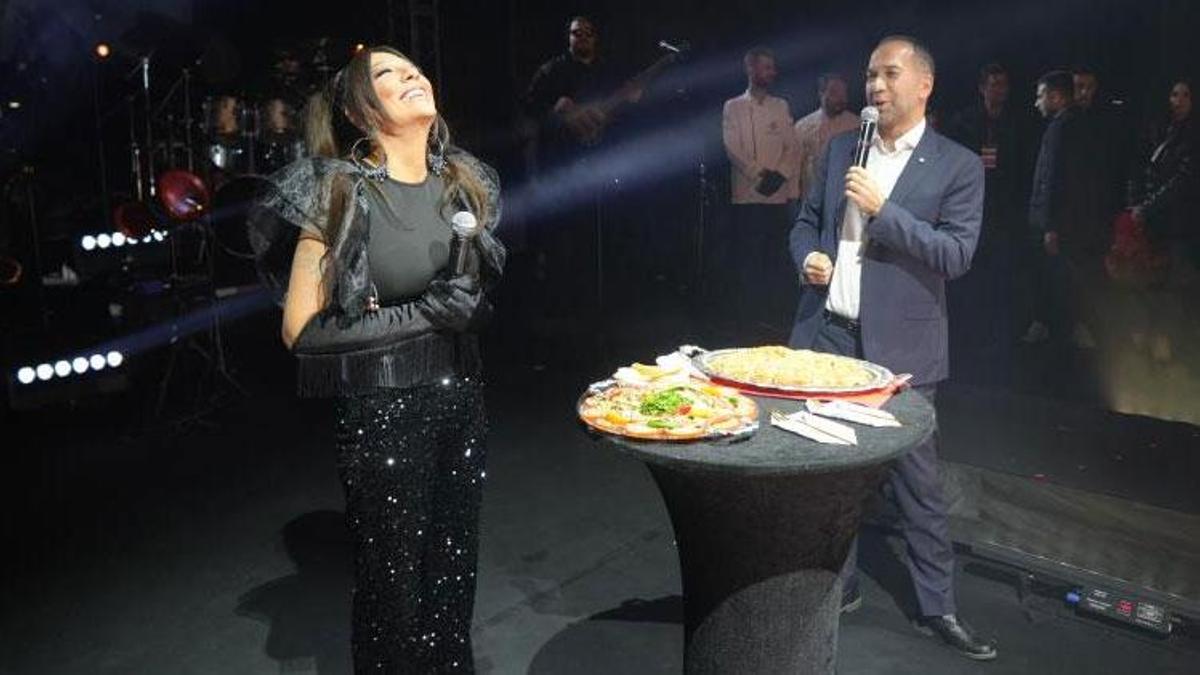 Şarkıcı Işın Karaca, Niğdelilere unutulmaz bir gece yaşattı
