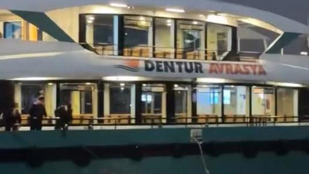 İstanbul- Üsküdar'da yolcu motoru balıkçı teknesine çarptı-1