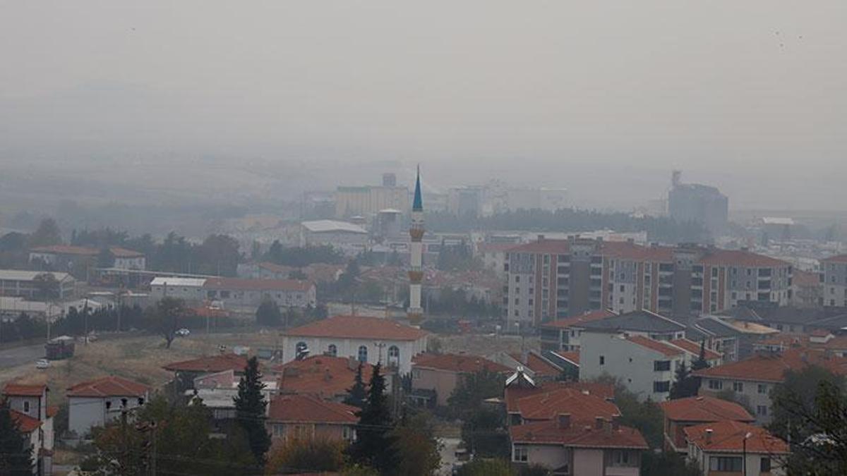 Trakya'da bir ilçe duman altında oldu! Yasak olmasına rağmen her sene aynı manzara